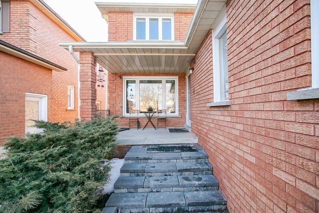 upper - 30 Sungold Crt, House detached with 4 bedrooms, 3 bathrooms and 4 parking in Vaughan ON | Image 23