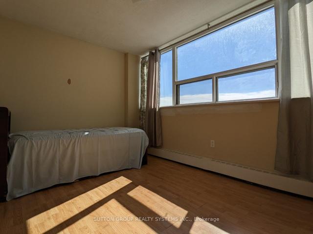 1908 - 530 Lolita Gdns, Condo with 2 bedrooms, 1 bathrooms and 1 parking in Mississauga ON | Image 7