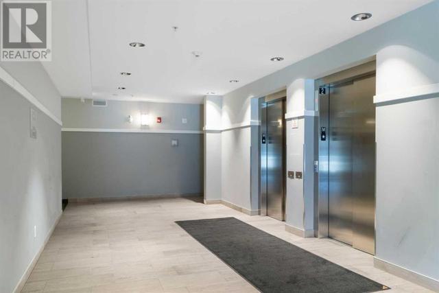 Main lobby, 2 elevators | Image 26