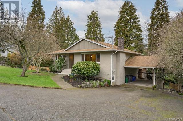 3945 Shorncliffe Rd, House detached with 6 bedrooms, 2 bathrooms and 5 parking in Saanich BC | Image 36