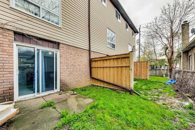 c - 22 Bond St, Townhouse with 3 bedrooms, 2 bathrooms and 2 parking in Brantford ON | Image 26