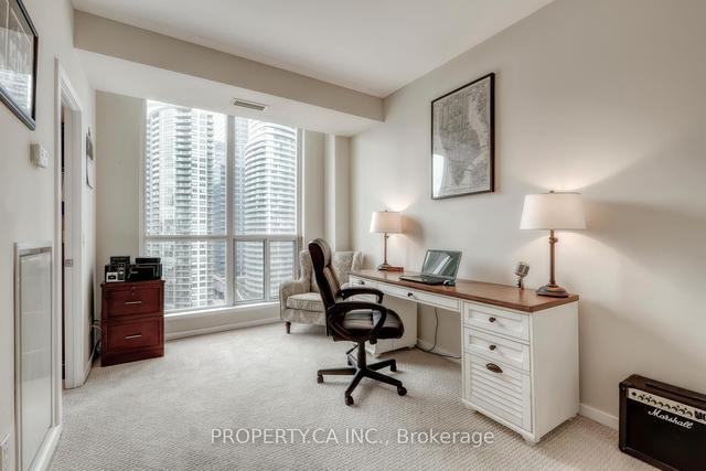 1602 - 218 Queens Quay Way, Condo with 2 bedrooms, 2 bathrooms and 1 parking in Toronto ON | Image 9