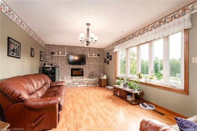 131 Country Lane, House detached with 4 bedrooms, 1 bathrooms and 9 parking in West Grey ON | Image 1