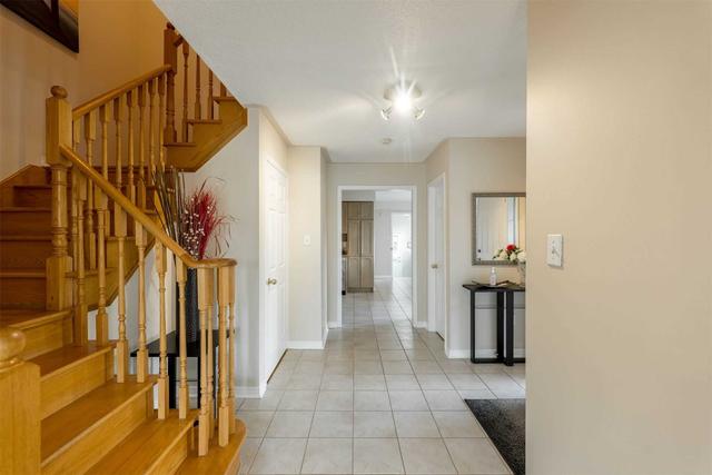 27 Echo Ridge Cres, House semidetached with 3 bedrooms, 4 bathrooms and 3 parking in Vaughan ON | Image 4