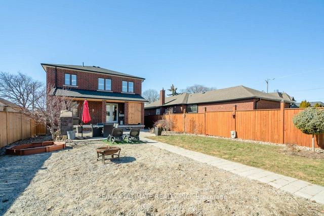11 Blue Springs Rd, House detached with 4 bedrooms, 4 bathrooms and 4 parking in Toronto ON | Image 33