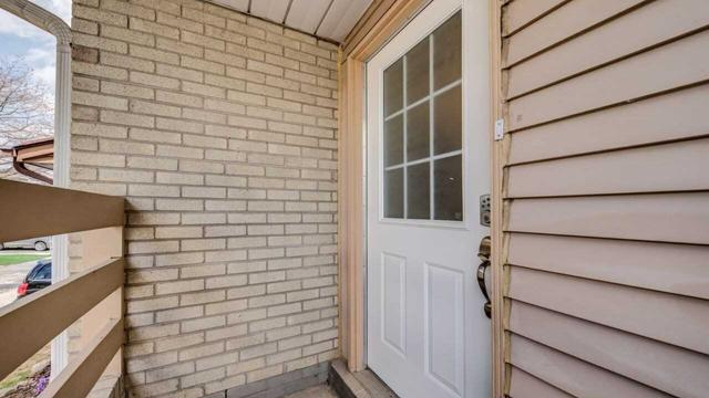 103 Lynden Circ, Townhouse with 3 bedrooms, 2 bathrooms and 2 parking in Halton Hills ON | Image 12