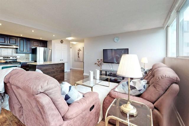 sp03 - 3700 Kaneff Cres, Condo with 2 bedrooms, 2 bathrooms and 2 parking in Mississauga ON | Image 3