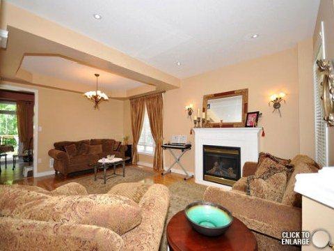83 Bonnydon Cres, House detached with 4 bedrooms, 4 bathrooms and 2 parking in Toronto ON | Image 2