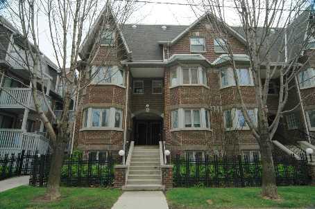33c Shaw St, Townhouse with 2 bedrooms, 3 bathrooms and 1 parking in Toronto ON | Image 1