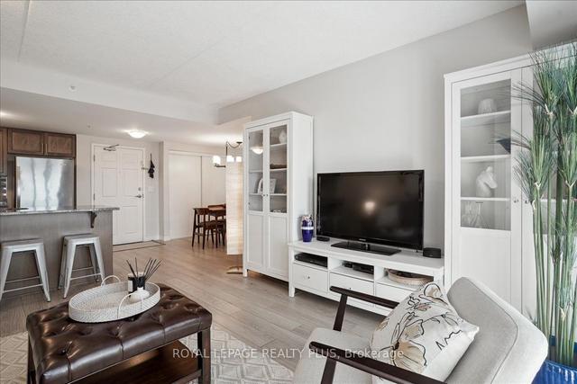 308 - 45 Kingsbury Sq, Condo with 2 bedrooms, 1 bathrooms and 1 parking in Guelph ON | Image 37