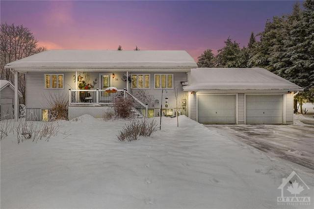 54 Strickland Road, House detached with 4 bedrooms, 2 bathrooms and 10 parking in Rideau Lakes ON | Image 1