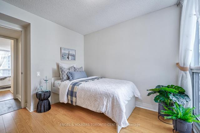 1710 - 21 Carlton St, Condo with 2 bedrooms, 2 bathrooms and 1 parking in Toronto ON | Image 15