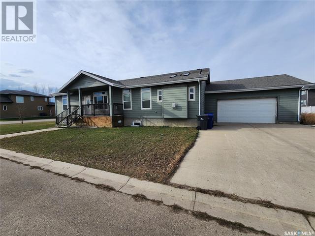 770 Johnston Drive Ne, House detached with 5 bedrooms, 3 bathrooms and null parking in Weyburn SK | Image 1