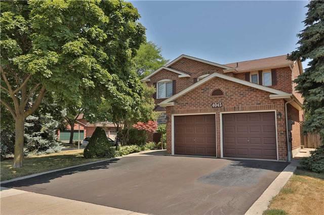 4045 Loyalist Dr, House detached with 4 bedrooms, 3 bathrooms and 3 parking in Mississauga ON | Image 1