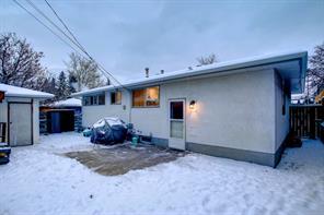 2228 Langriville Drive Sw, House detached with 4 bedrooms, 2 bathrooms and 2 parking in Calgary AB | Image 36