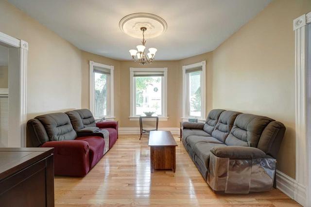 318 Queen St W, House detached with 4 bedrooms, 2 bathrooms and 6 parking in Cambridge ON | Image 38