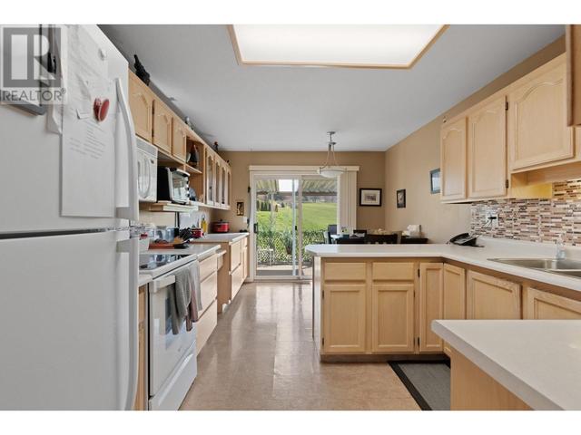 1001 - 30 Avenue Unit# 39, House attached with 2 bedrooms, 2 bathrooms and 2 parking in Vernon BC | Image 2