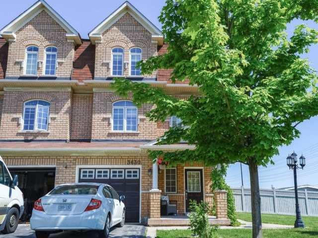 3630 Southwick St, House semidetached with 3 bedrooms, 3 bathrooms and 2 parking in Mississauga ON | Image 2
