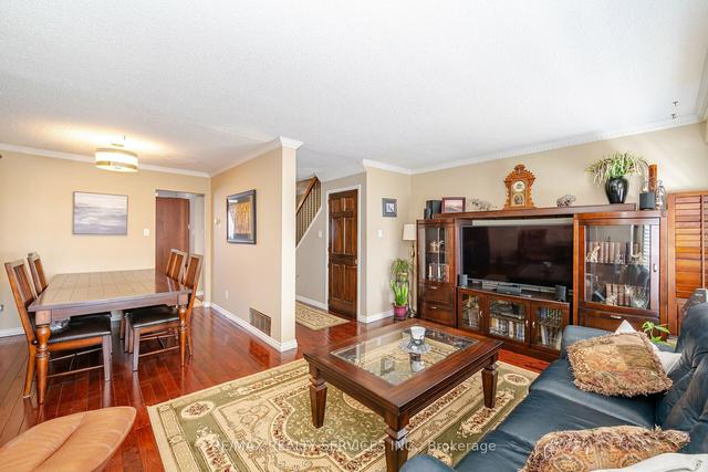 160 Moregate Cres, Townhouse with 3 bedrooms, 2 bathrooms and 2 parking in Brampton ON | Image 9
