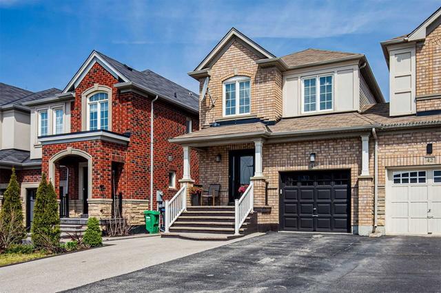 44 Napoleon Cres, House attached with 3 bedrooms, 3 bathrooms and 4 parking in Brampton ON | Image 12