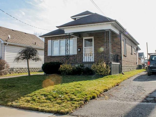 203 Hibbert Ave, House detached with 3 bedrooms, 1 bathrooms and 5 parking in Oshawa ON | Image 1