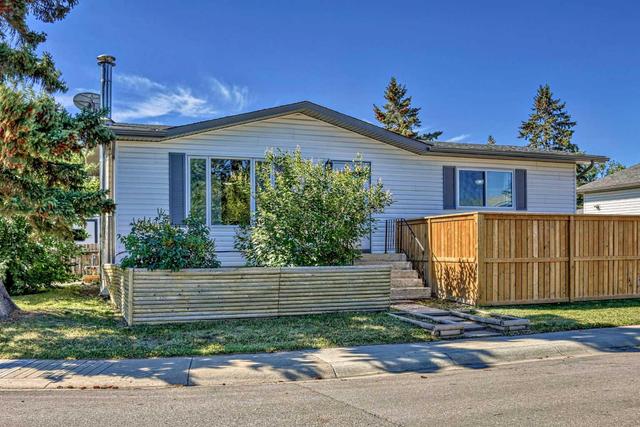 204 Big Hill Place Se, House detached with 3 bedrooms, 2 bathrooms and 4 parking in Airdrie AB | Image 2