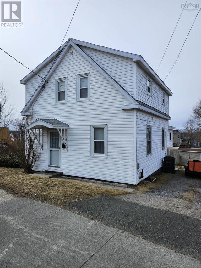 214 Alexandra Street, House detached with 4 bedrooms, 1 bathrooms and null parking in Cape Breton NS | Image 1