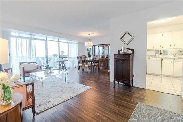 1504 - 301 Frances Ave, Condo with 3 bedrooms, 2 bathrooms and 1 parking in Hamilton ON | Image 3