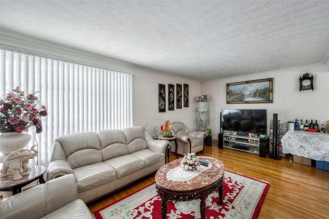 11 Billingham Rd, House detached with 3 bedrooms, 2 bathrooms and 3 parking in Toronto ON | Image 3