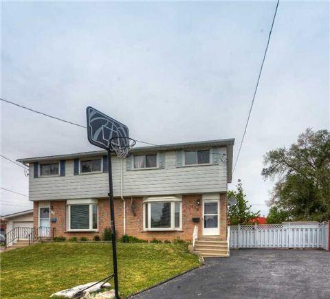 108 Gainsborough Rd, House semidetached with 3 bedrooms, 2 bathrooms and 5 parking in Hamilton ON | Image 1