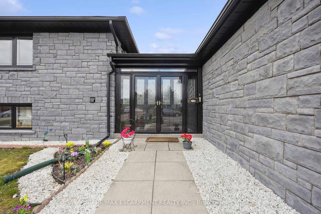 29 Portico Dr, House detached with 3 bedrooms, 4 bathrooms and 3 parking in Toronto ON | Image 23