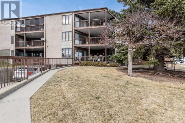 2, - 1165 16 Street Ne, Condo with 2 bedrooms, 3 bathrooms and 2 parking in Medicine Hat AB | Image 1