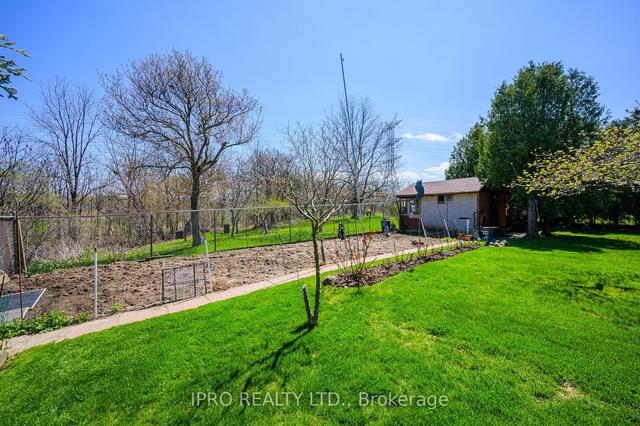 53 Glover Rd, House detached with 3 bedrooms, 2 bathrooms and 6 parking in Hamilton ON | Image 29