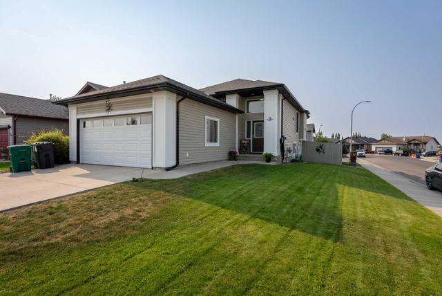 76 Jessie Robinson Close N, House detached with 4 bedrooms, 3 bathrooms and 4 parking in Lethbridge AB | Image 1