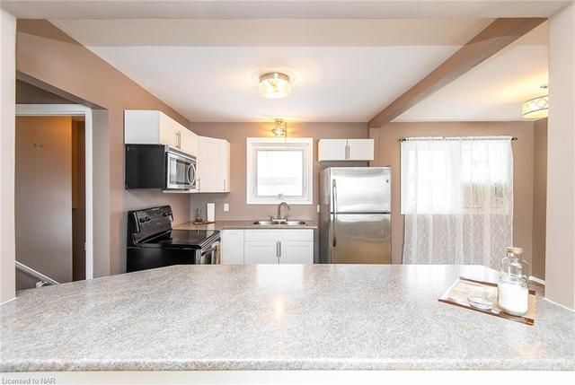 208 Bradley Avenue, House detached with 3 bedrooms, 1 bathrooms and 2 parking in Welland ON | Image 13