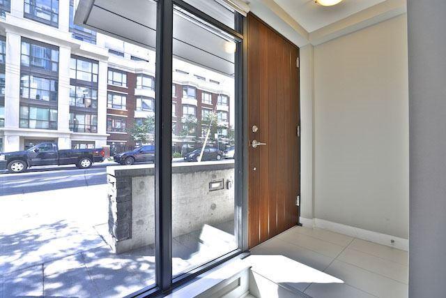 Th25 - 15 Beverley St, Townhouse with 1 bedrooms, 1 bathrooms and 1 parking in Toronto ON | Image 3