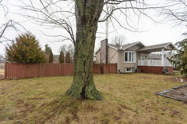 8435 Marilyn St, House detached with 1 bedrooms, 1 bathrooms and 7 parking in Lambton Shores ON | Image 34