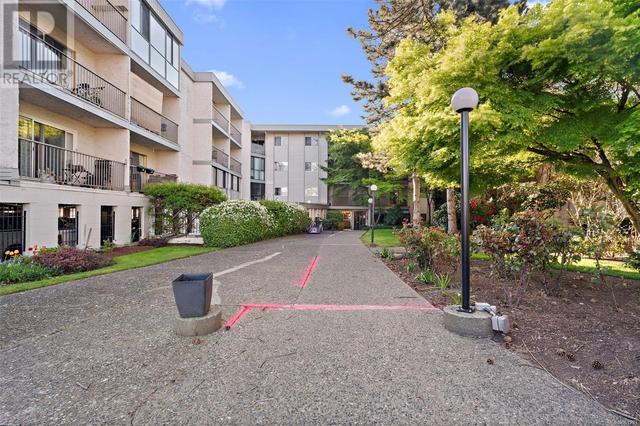 209 - 3225 Eldon Pl, Condo with 1 bedrooms, 1 bathrooms and 1 parking in Saanich BC | Image 19