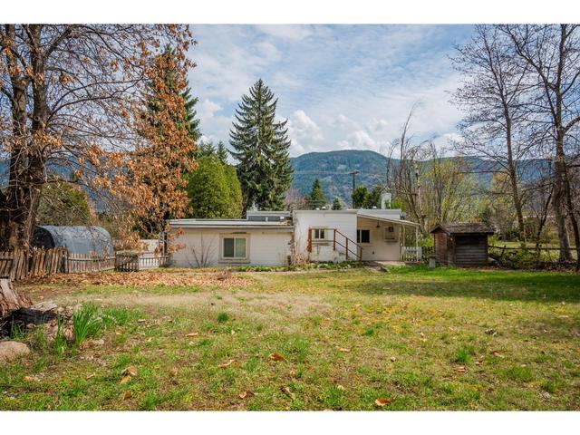 2624 Columbia Avenue, House detached with 3 bedrooms, 2 bathrooms and 6 parking in Castlegar BC | Image 51
