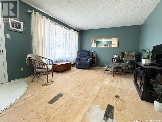 62 28th Street, House detached with 5 bedrooms, 3 bathrooms and null parking in Battleford SK | Image 8