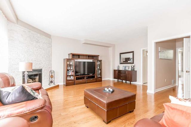 71 Thornway Ave, House attached with 3 bedrooms, 3 bathrooms and 2 parking in Vaughan ON | Image 13