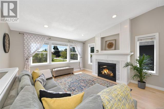 2272 Church Hill Dr, House detached with 4 bedrooms, 3 bathrooms and 2 parking in Sooke BC | Image 2
