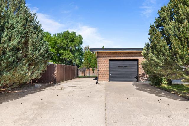 42 Chinook Drive Sw, House detached with 3 bedrooms, 3 bathrooms and 4 parking in Medicine Hat AB | Image 3
