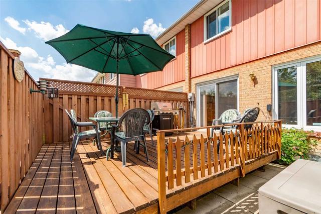 32 Carisbrooke Crt, Townhouse with 3 bedrooms, 2 bathrooms and 2 parking in Brampton ON | Image 25