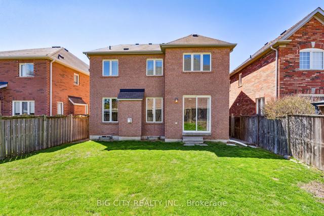 15 Keiffer Crt, House detached with 4 bedrooms, 3 bathrooms and 6 parking in Whitby ON | Image 28