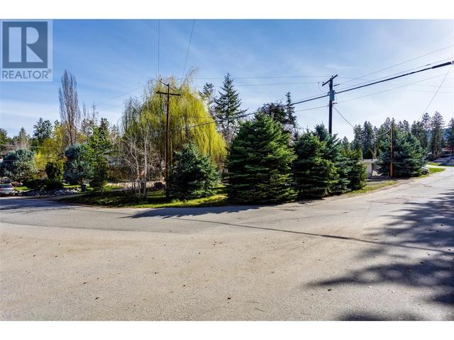 1a - 4075 Mcclain Road, House other with 3 bedrooms, 2 bathrooms and 4 parking in Kelowna BC | Image 4
