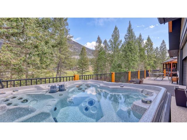 886 Copper Ridge Lane, House detached with 4 bedrooms, 3 bathrooms and 9 parking in East Kootenay F BC | Image 25
