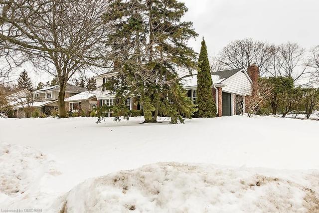 1327 Fairway Court, House detached with 4 bedrooms, 2 bathrooms and 4 parking in Burlington ON | Image 4