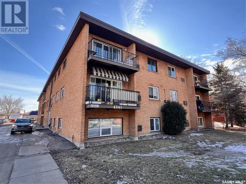 10 - 4341 Rae Street, Condo with 2 bedrooms, 1 bathrooms and null parking in Regina SK | Card Image