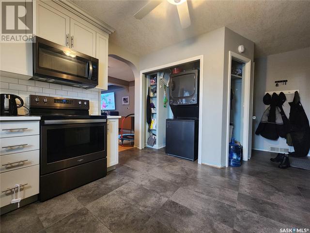 1032 Main Street, House detached with 2 bedrooms, 1 bathrooms and null parking in Melville SK | Image 4